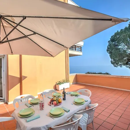 Franka House Terrace Private & View - Happy Apartment Gardone Riviera